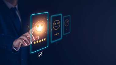 Müşteri hizmetleri ve memnuniyet, iş adamı geribildirim veriyor. Beş yıldız Pozitif Eleştiri. Müşteri memnuniyeti anketleri, iyi, beş yıldız, en iyi ürün ve hizmet. Mükemmellik garantisi.