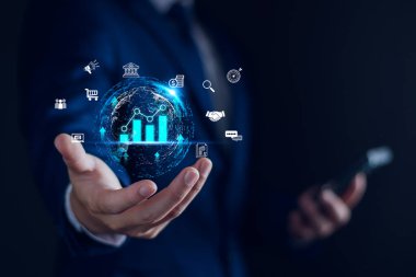 Dijital çevrimiçi pazarlama satış konsepti. Web sitesi reklamcılığı, dijital kanallar aracılığıyla ürün veya hizmetlerin tanıtımı arama motoru, sosyal medya, e-posta, Dijital Pazarlama Stratejisi ve Hedefleri