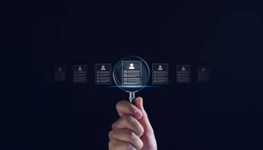 İnsan Kaynakları, adam toplama, dış kaynak kullanımı, liderlik. HR 'nin etkin yönetimi ve işe alımı, etkin organizasyonel yapı, eğitim, istihdam, uygulama. İnsan kaynakları yönetimi.