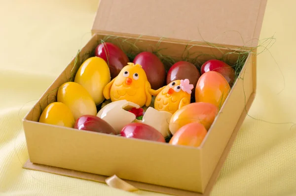 Çikolatalı yumurta ve çikolatalı tavuk.