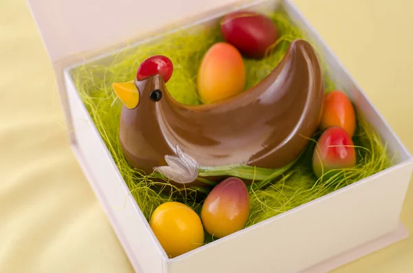 Çikolatalı tavuk ve çikolatalı yumurta.