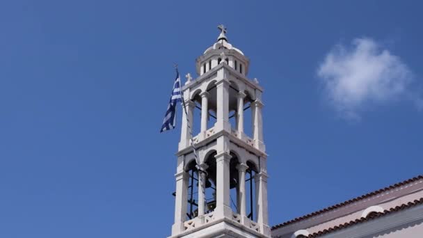 Een Griekse Vlag Wapperend Wind Van Klokkentoren Van Een Grieks — Stockvideo