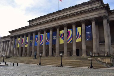 Liverpool, Merseyside, Birleşik Krallık - 31 Ocak 2023: Ukrayna 'ya destek amacıyla Liverpool Şarkı Yarışması' nı düzenleyen Liverpool şehir merkezindeki Aziz George Salonu 'nun önündeki pankartlar