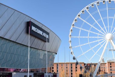 Liverpool, Merseyside, İngiltere - 10 Mart 2023: M & S Bank Arena, Liverpool şehrinin Merseyside 'daki King' s Rıhtımı. Echo Arena sponsorluğunda Marks ve Spencer, Ukrayna 'yı desteklemek amacıyla 2023 Eurovision Şarkı Yarışması' na ev sahipliği yapacak.