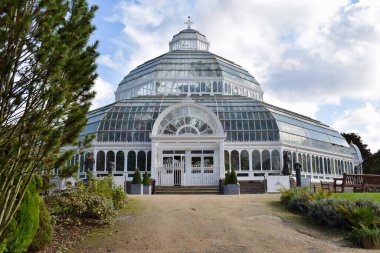 Liverpool, Merseyside, Birleşik Krallık: Parlak güneşli bir günde Sefton Park, Liverpool Palm House