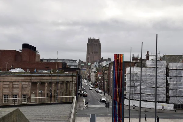 Liverpool, Merseyside, Birleşik Krallık - 17 Şubat 2023: Liverpool Hope Caddesi, Liverpool Tıp Enstitüsü ve Metropolitan Katedrali 'nden Liverpool Anglican Katedrali