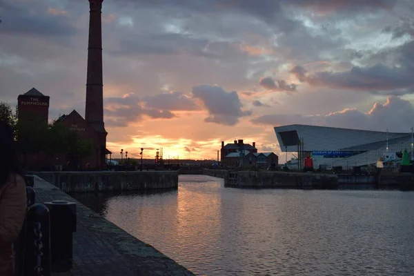 Liverpool Merseyside Großbritannien Oktober 2021 Liverpool Dosendock Bei Sonnenuntergang Mit — Stockfoto