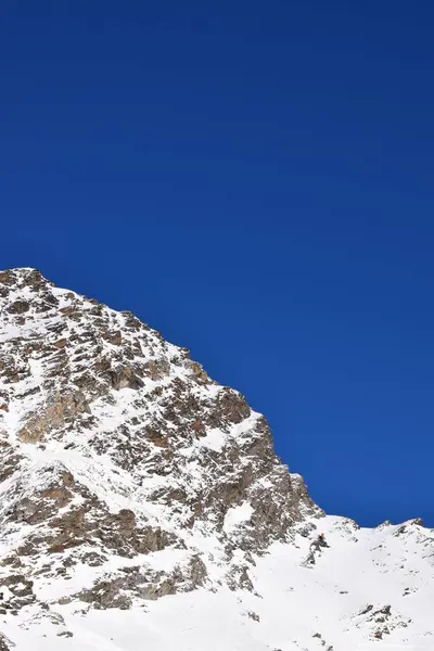 オーストリアのホーグルスキーリゾートから素晴らしい景色を眺めることができます オッテタールアルプス渓谷の美しい雪に覆われた山頂 — ストック写真
