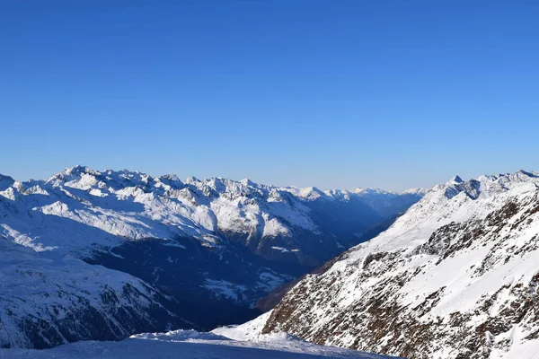 오스트리아 Hochgurgl Ski Resort의 정상에 위치한 Top Mountain Star 레스토랑에서 — 스톡 사진