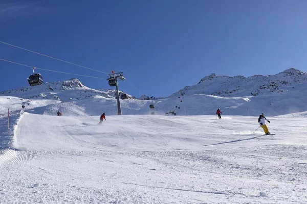 Downhill Σκιέρ Hochgurgl Χιονοδρομικό Κέντρο Μια Όμορφη Ηλιόλουστη Μέρα Ιδανικές — Φωτογραφία Αρχείου