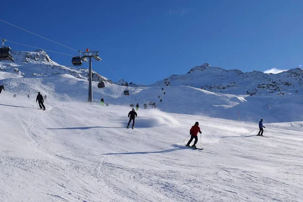Skifahrer Skigebiet Hochgurgl Einem Schönen Sonnentag Perfekte Bedingungen Für Wintersport — Stockfoto