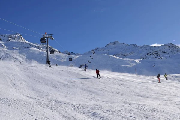 Skifahrer Skigebiet Hochgurgl Einem Schönen Sonnentag Perfekte Bedingungen Für Wintersport — Stockfoto
