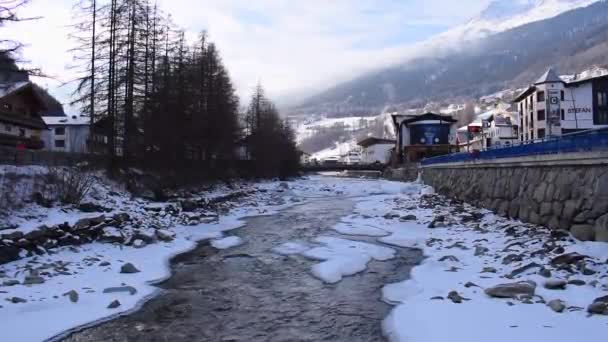 Solden Tyrolsko Rakousko Ledna 2023 Ledová Řeka Protéká Údolím Otztal — Stock video