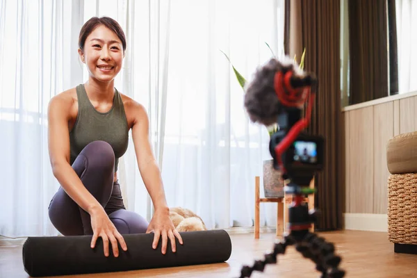 Verwandeln Sie Ihre Praxis Mit Einem Leistungsstarken Virtuellen Yoga Kurs — Stockfoto