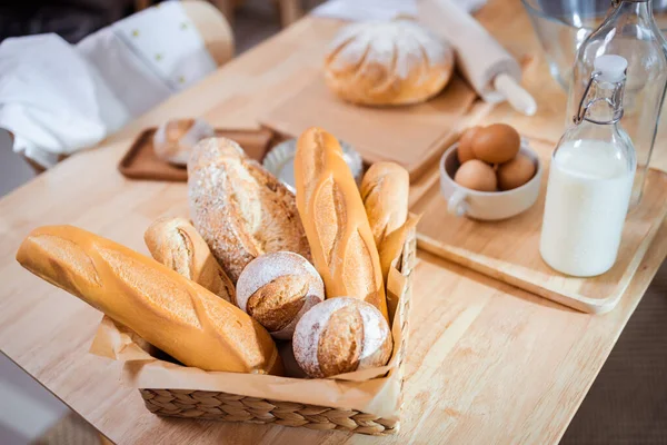 Απαραίτητα Συστατικά Για Την Παρασκευή Ψωμιού Και Κέικ Ιδανικό Για — Φωτογραφία Αρχείου