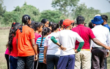 Parktaki bir grup insan