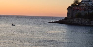 Gün batımı ve balıkçı, Amasra