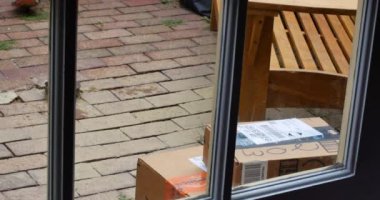 Sundurma Korsanı Paketleri Çalıyor