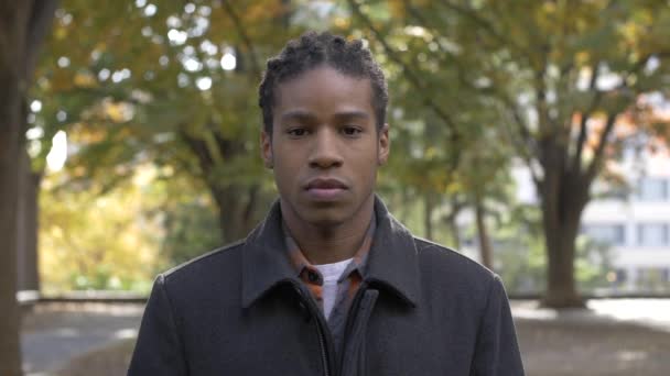 Портрет Молодої Чорної Людини — стокове відео