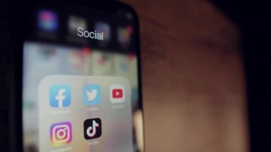 iPhone 'da yasaklı TikTok uygulaması kullanılıyor