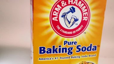 Kameranın önüne kabartma tozu kutusu yerleştiriyorum.