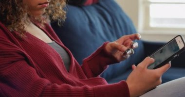 Üzgün Kadın Duygularla Mücadele Ediyor, Kederli