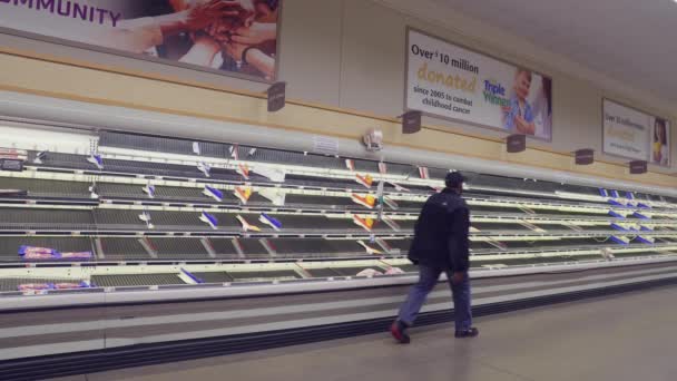 Boş Market Bölümü Malzemesi Yok Covid Virüsünden Tüketici Paniği — Stok video