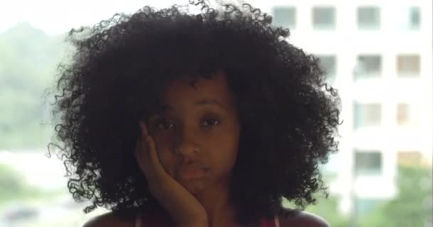 Yorgun Bunalmış Genç Kadın — Stok video