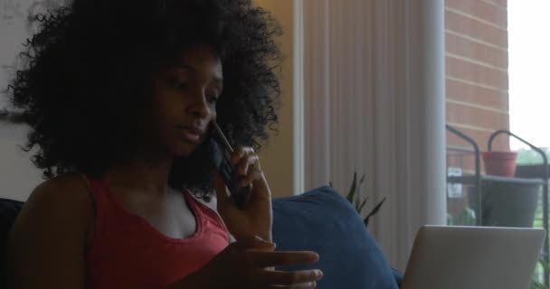 Távmunka Közben Covid Business Woman Veszi Telefont — Stock videók