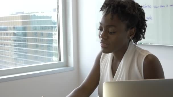 Femme Travaille Aux Ressources Humaines Pour Entreprise — Video