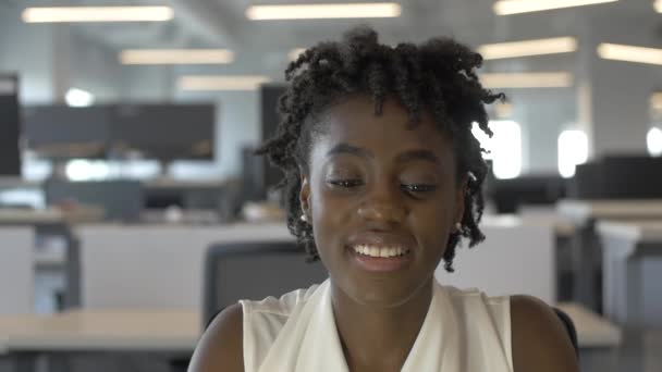 Ofiste Çalışan Mutlu Çalışanlar — Stok video