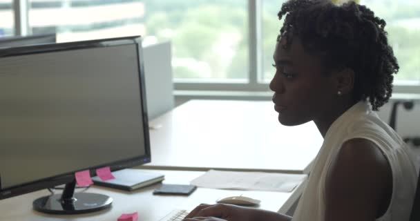 Washington Circa Julio 2019 Mujer Negra Trabajando Oficina Corporativa Minoría — Vídeos de Stock