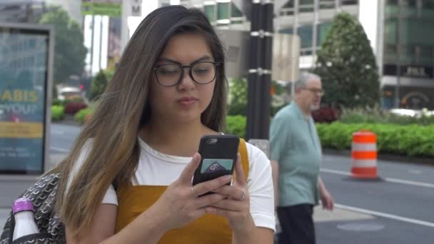 High Schooler Texting Phone Downtown City — Stock Video