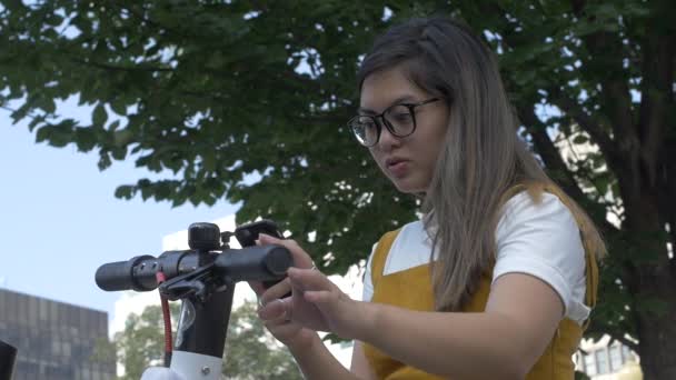 华盛顿特区 2019年8月 城市年轻女子后备鸟类电动车 — 图库视频影像