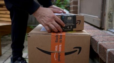 Çalıntı paket evin dışında.
