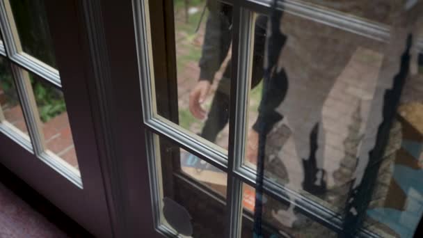 Veranda Hırsızı Evden Teslimat Paketini Çaldı — Stok video