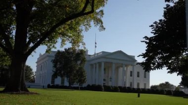 Washington 'daki Beyaz Saray' da Bayrak Dalgalanması