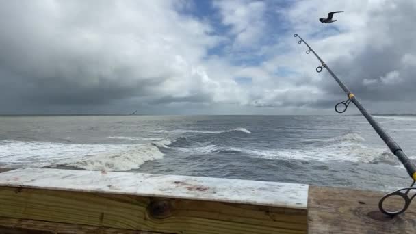 Vissen Pier Pov Fishing Rod Met Oceaanachtergrond — Stockvideo