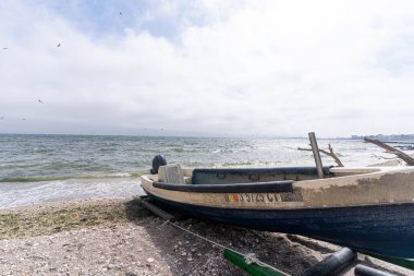 Sahilde balıkçı tekneleri