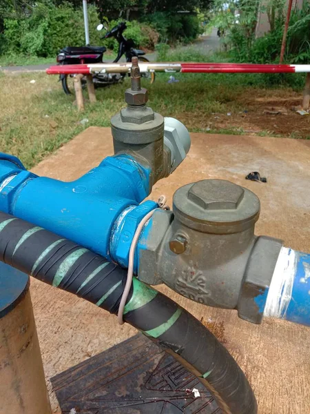 water pipe with valve and valves