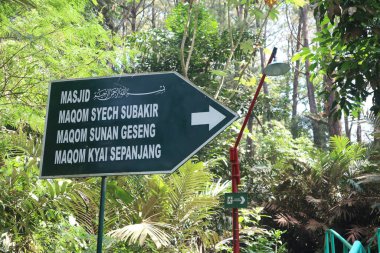 Parkın girişinin işaret direği.. 