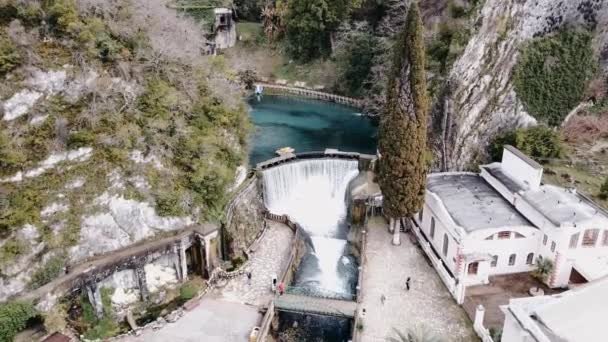 Var Olan Hidroelektrik Santrali Üzerinde Uçuşu — Stok video