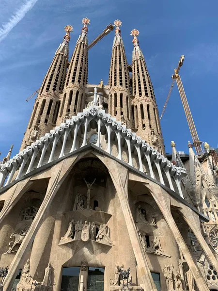 Görkemli katedral mimarisinin manzarası