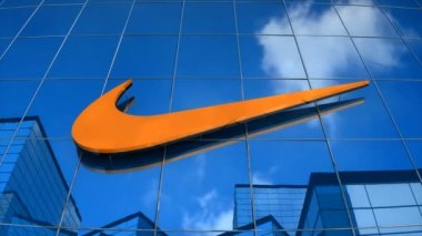 Sadece editoryal kullanım, 3D animasyon, Nike logosu ve cam bina..