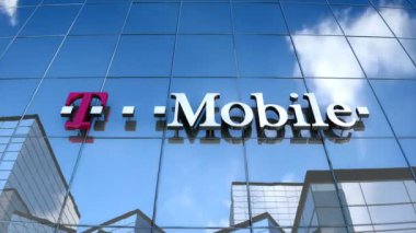 Sadece editoryal kullanım, 3D animasyon, cam bina üzerinde Tmobile logosu.