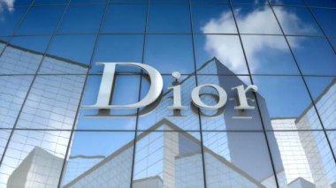 Kasım 2017, sadece editoryal kullanım, 3 boyutlu animasyon, Christian Dior Se logosu cam bina üzerine.