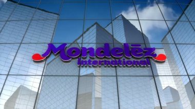 Aralık 2017, sadece editoryal kullanım, 3d animasyon, Mondelez International, Inc. logo on glass building.