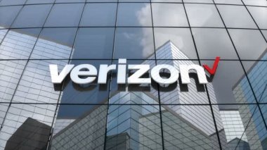 Mart 2018, sadece editoryal kullanım, 3 boyutlu animasyon, cam bina üzerindeki Verizon logosu.