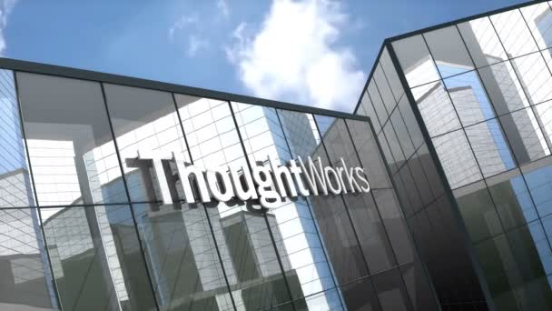 2018年10月 编辑仅使用3D动画 玻璃建筑上的Thoughtworks标志 — 图库视频影像