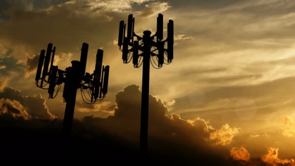 Telekomunikacyjna Wieża Komórkowa Zachodzie Słońca — Wideo stockowe